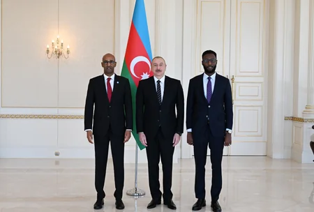 İlham Əliyev Somalinin yeni təyin olunmuş səfirinin etimadnaməsini qəbul edib - YENİLƏNİB