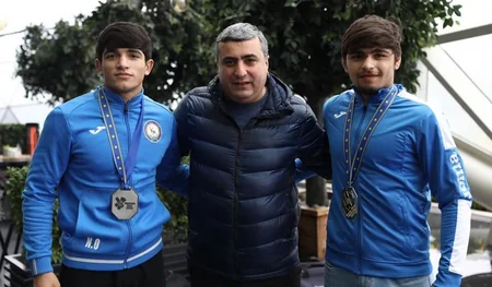 Avropa çempionatında uğur qazanan Azərbaycan cüdoçuları Vətənə qayıdıb - FOTO