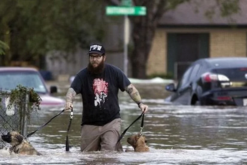 ABŞ-ın Merilend ştatında Ellikott-Siti şəhərinin sakinləri subasma təhlükəsinə görə köçürülür