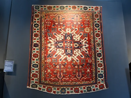 İlham Əliyev və Mehriban Əliyeva Heydər Əliyev Fondu tərəfindən Şuşada təşkil edilən sərgilərlə tanış olublar