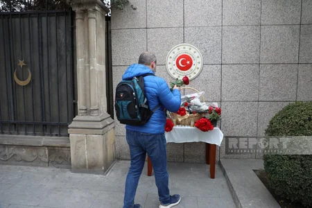 Azerbaijani citizens commemorate victims of Turkiye earthquake
