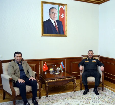 Azerbaijani defense minister meets Selcuk Bayraktar