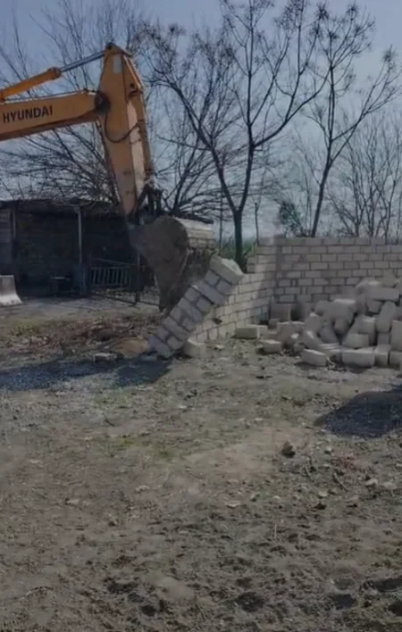 Ağcabədidə qanunsuz tikili sökülüb