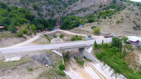 Turizm imkanlarını genişləndirən yolun yenidən qurulması yekunlaşır