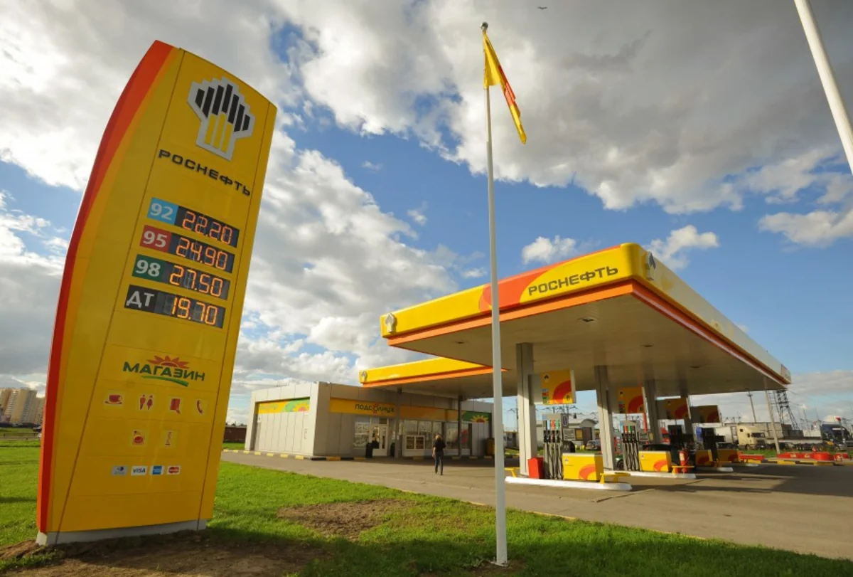 Роснефть продала сеть АЗС на Украине