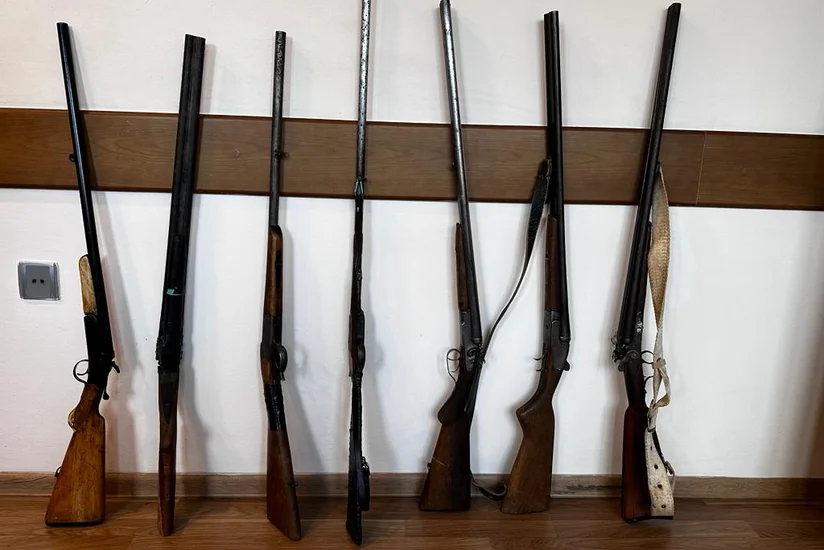Bir sıra rayonlarda vətəndaşlar qanunsuz saxladıqları odlu silahları polisə təhvil veriblər
