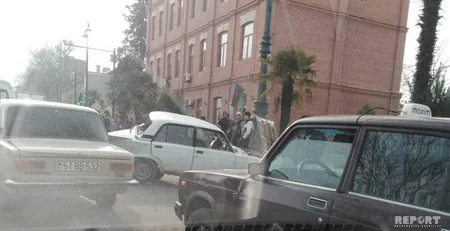 Gəncədə zəncirvari yol qəzası baş verib, ər və arvad xəsarət alıb - FOTO - YENİLƏNİB