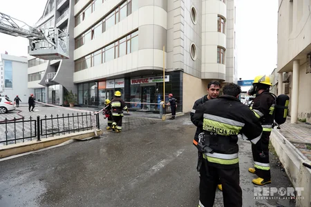 Bakıda biznes mərkəzində baş verən yanğın söndürülüb, 40 nəfər təxliyyə olunub - YENİLƏNİB - 2