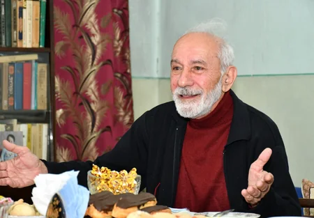 Mədəniyyət naziri tanınmış kinorejissorun evinə gedib