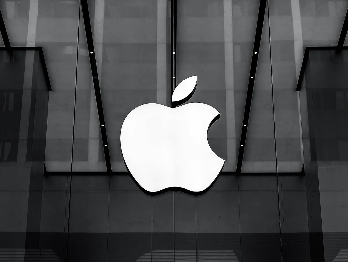Apple lost $100 billion in market value after announcing new report