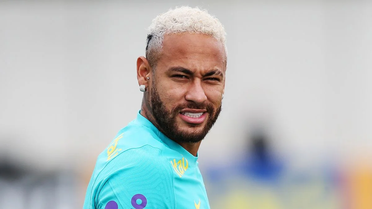 Neymar təhqirə məruz qalan futbolçuya dəstək olub