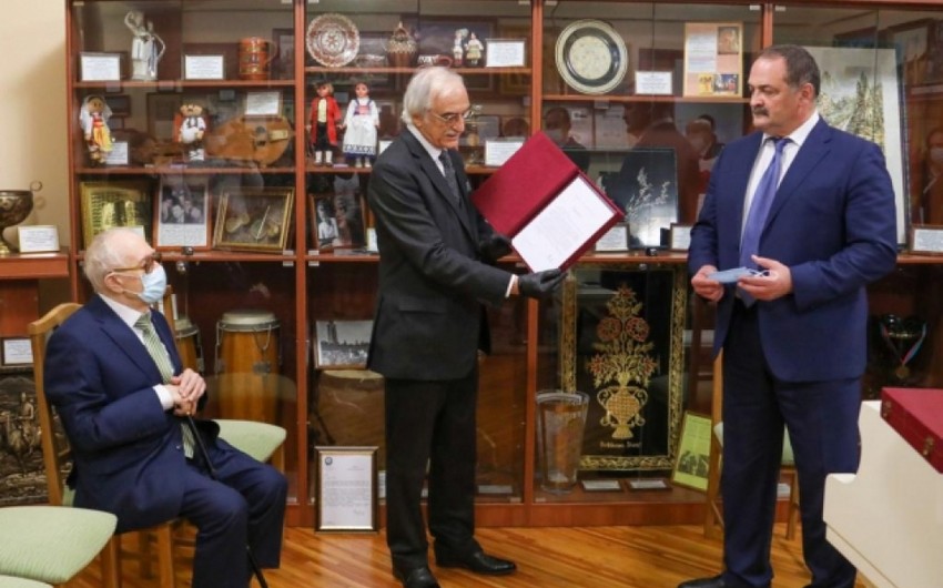 Maqomedali Maqomedova Azərbaycanın “Dostluq” ordeni, Murad Kajlayeva Prezidentin fəxri diplomu təqdim edilib