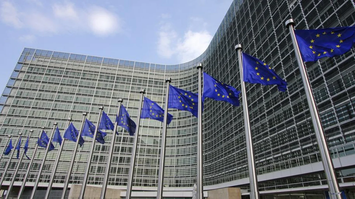 Еврокомиссия рекомендовала отменить визовый режим для граждан Турции