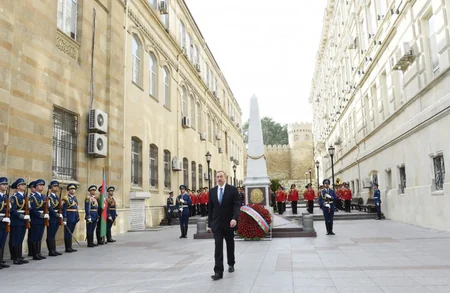 President visits monument erected in honor of Azerbaijani Democratic Republic