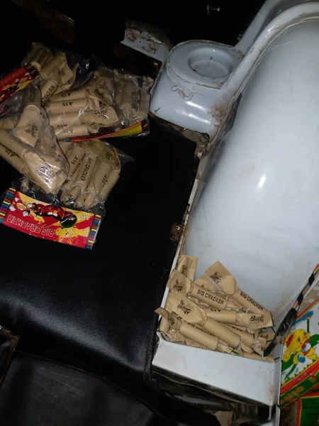 Azərbaycan gömrükçüləri pirotexnik vasitələr müsadirə edib