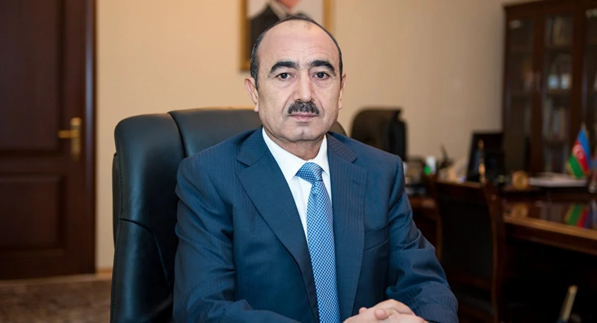 Əli Həsənov: “Gəncədə yaranmış həssas dönəm cəmiyyətimizin dövlətin ətrafında daha sıx birləşməsini tələb edir”