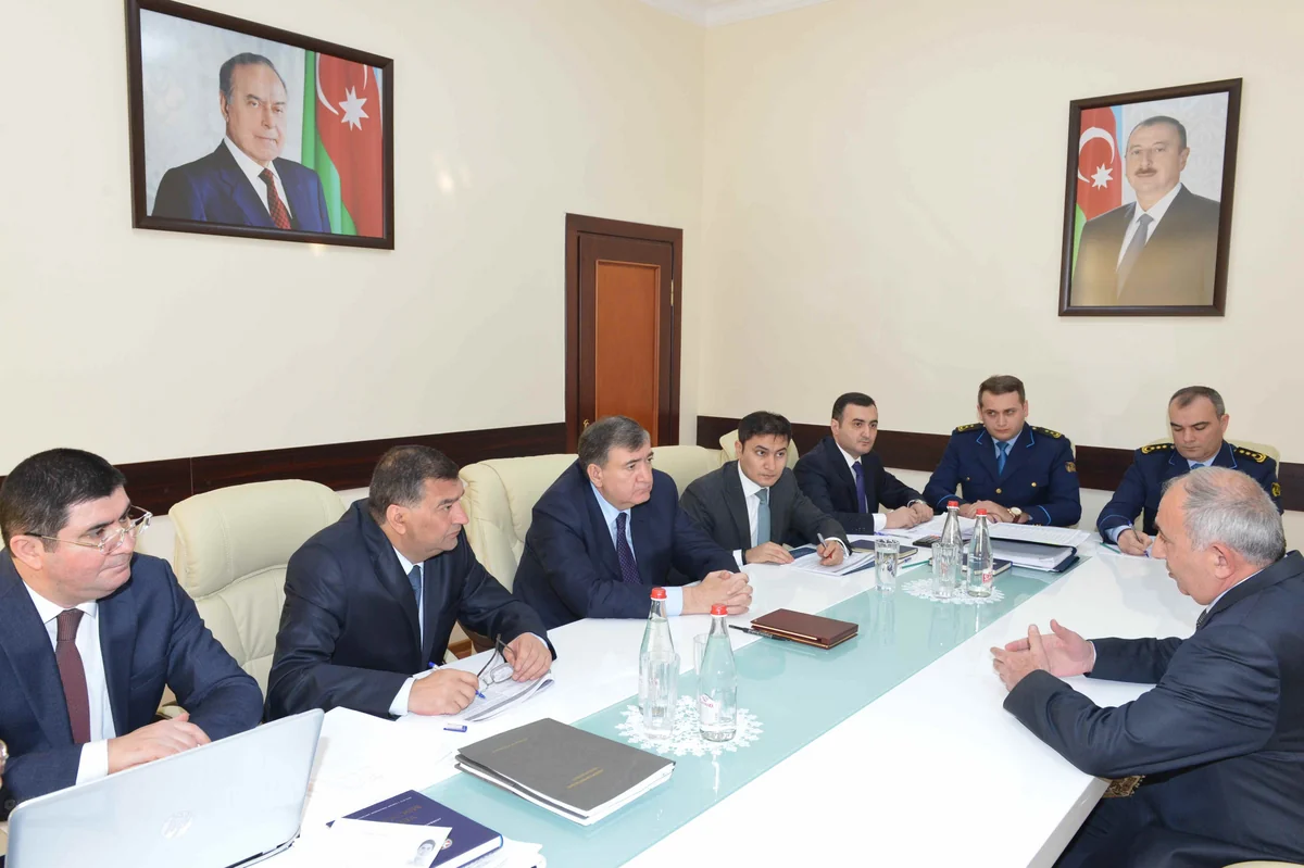 ​Vergilər naziri Yevlaxda vətəndaşlarla görüşüb