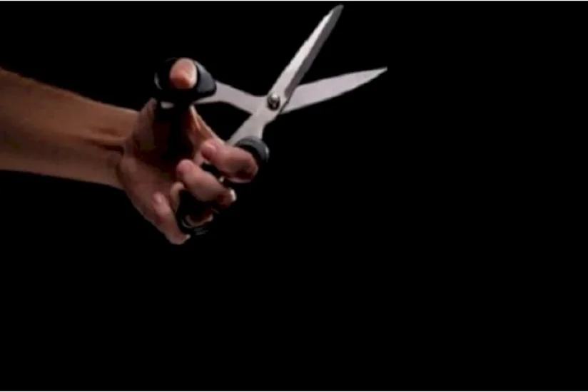 Bakıda bacısını siqaretə görə qayçı ilə vuran şəxsə şərti cəza verilib