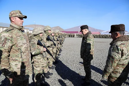Baş Qərargah rəisi Ermənistanla sərhədə gedib, komandoların məşğələlərini izləyib
