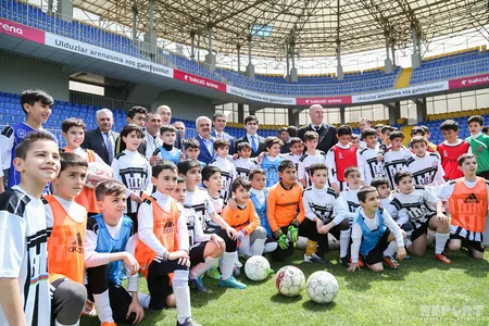 “Neftchi” football club museum and fan shop presented
