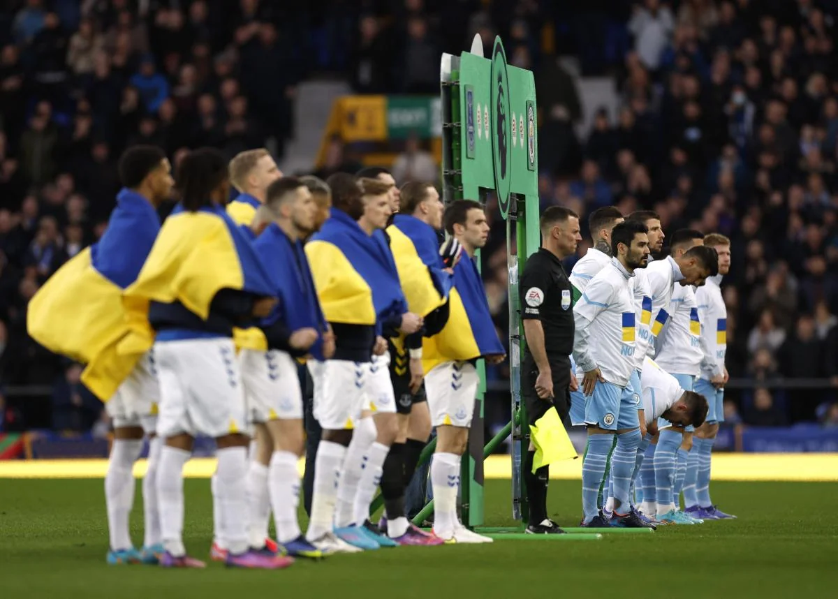 Everton və Mançester Siti meydana Ukrayna formaları ilə çıxıb