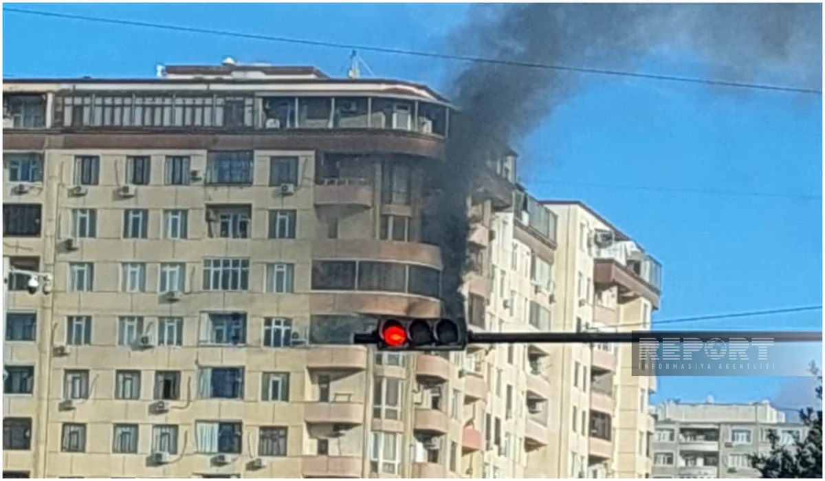 Bakıda çoxmərtəbəli yaşayış binasında yanğın olub - FOTO - VİDEO - YENİLƏNİB