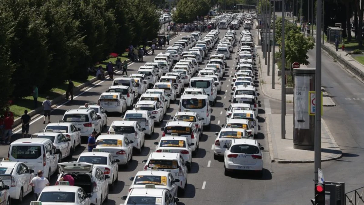 Spanish taxi drivers end six-day strike