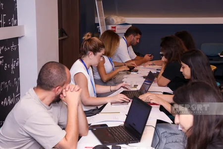 Italy's SWG S.P.A: Citizens actively participating in exit poll, 10,000 questionnaires already collected