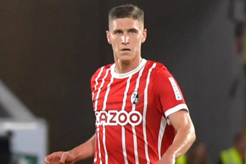 Frayburqun futbolçusu sifətindən ağır zədə alıb