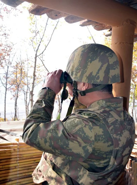 Министр обороны Азербайджана побывал в подразделениях, расположенных на передней линии обороны