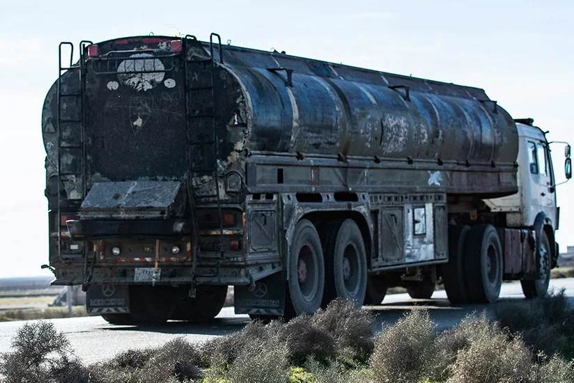 Военные США вывезли с северо-востока Сирии в Ирак 42 цистерны с нефтью
