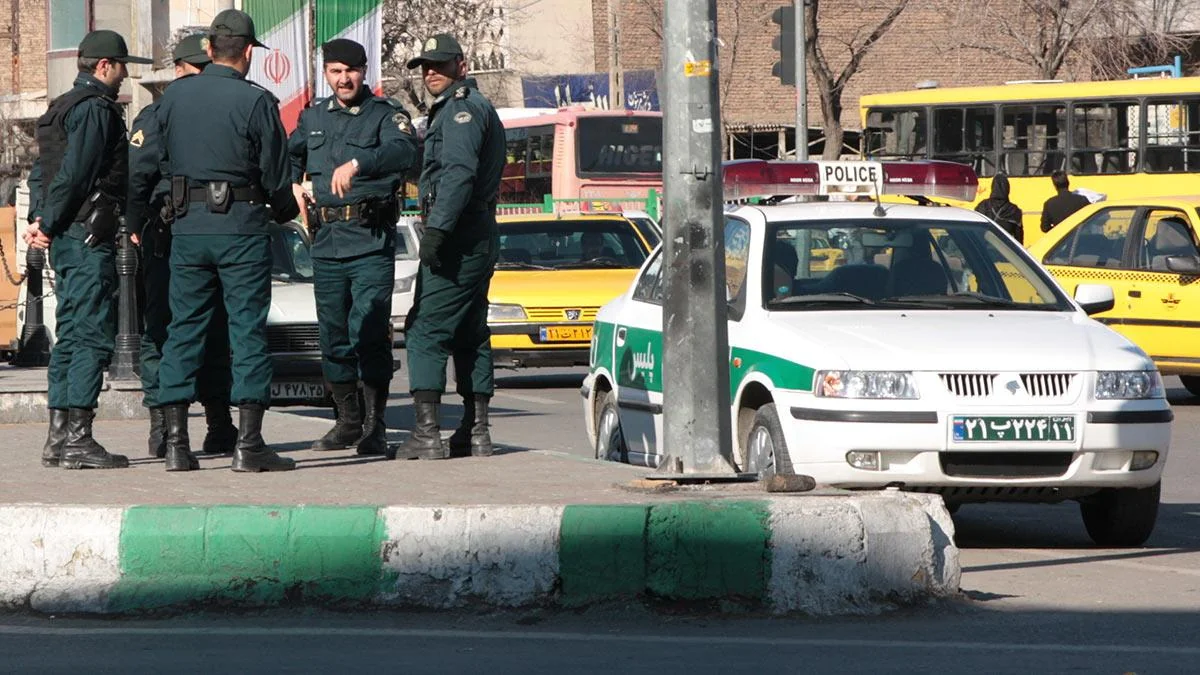 При нападении террористов на полицейский участок в Иране погибли двое