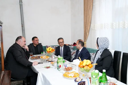 Ramin Məmmədov İlahiyyat İnstitutunun tələbəsinin ailəsini ziyarət edib