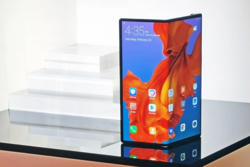 Huawei отложила запуск смартфона с гнущимся экраном