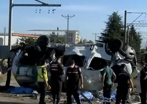 Türkiyədə qatarla mikroavtobus toqquşub, 6 nəfər ölüb, 6-sı yaralanıb