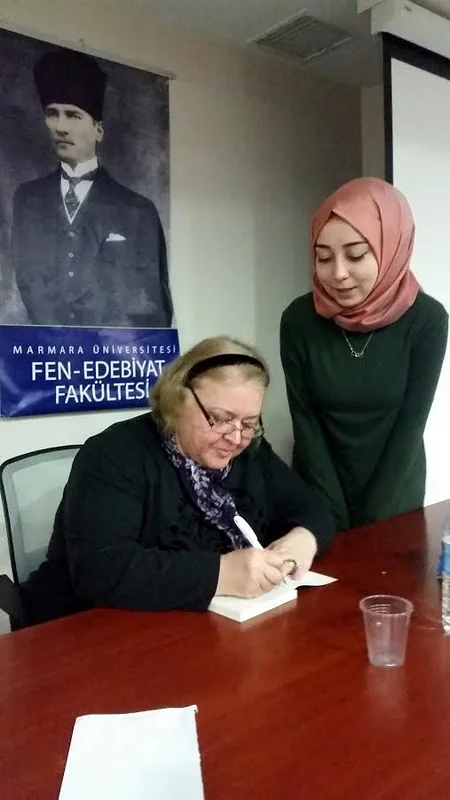 Azərbaycanlı yazıçı Türkiyədə tələbələrlə görüşüb