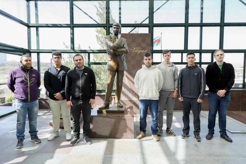 Şuşada keçiriləcək şahmat turnirinin iştirakçıları Vüqar Həşimovun məzarını ziyarət ediblər