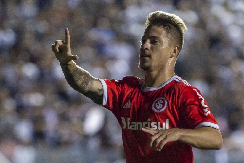 Neftçi braziliyalı hücumçunu heyətinə qatıb