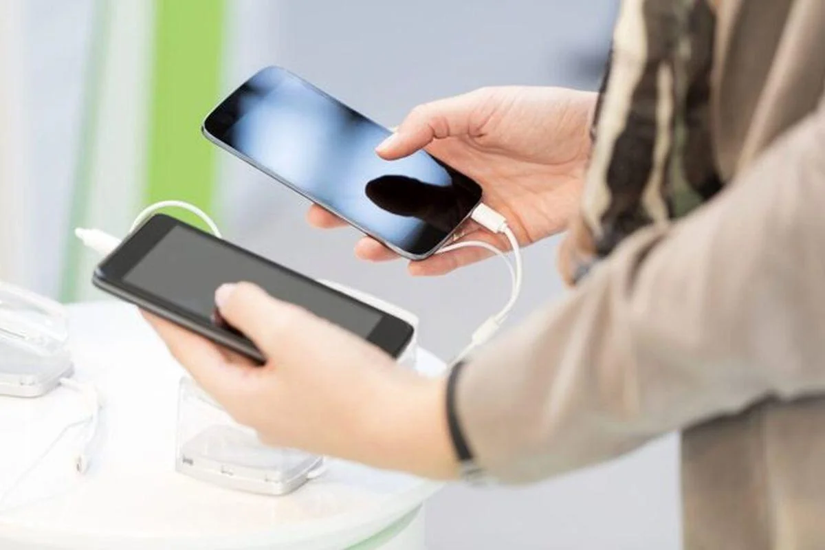 Internet and mobile communication cut off in cities around Tehran