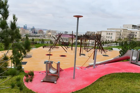 Prezident İlham Əliyev Bakıda Mərkəzi Parkın ikinci hissəsinin açılışında iştirak edib - YENİLƏNİB