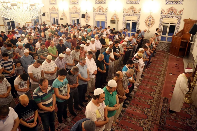 Xaricdə dini təhsil almış Azərbaycan vətəndaşlarına dini mərasimləri idarə etməsinə icazə verilib