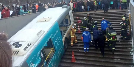 Bus hits crowd in Moscow killing 5, injuring 15 - VIDEO