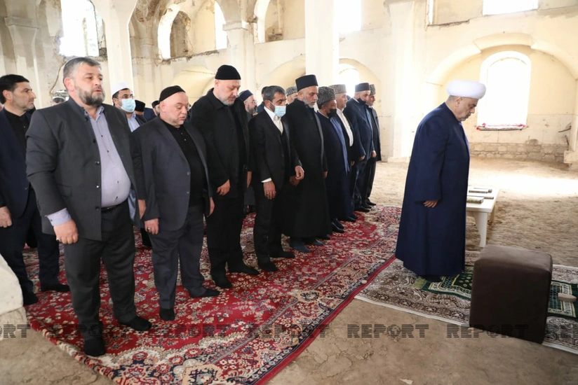 Ağdam Cümə məscidində Allahşükür Paşazadənin imamətliyi ilə namaz qılınıb
