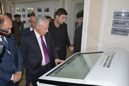 Kənd təsərrüfatı naziri Bərdədə vətəndaşları qəbul edib