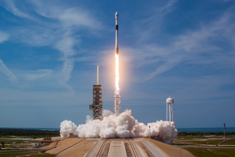 SpaceX launches another 52 Starlink satellites