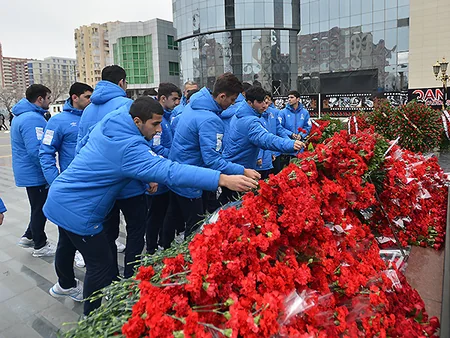 ​Представители АФФА и члены сборной Азербайджана почтили память жертв Ходжалинского геноцида