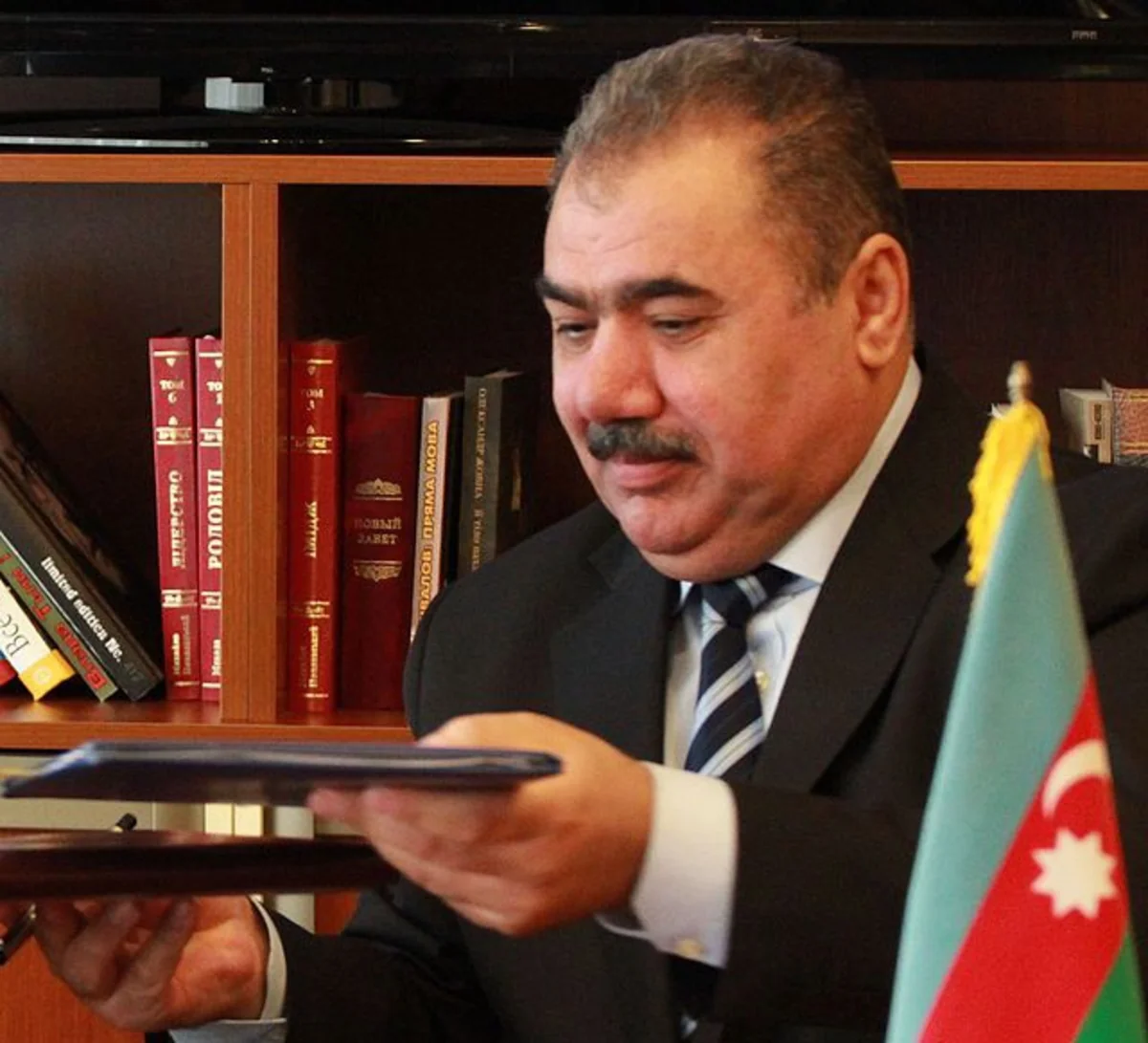 Arif Alışanov təqsirləndirilən şəxsdən 4,5 milyon manat tələb edir - YENİLƏNİB-4