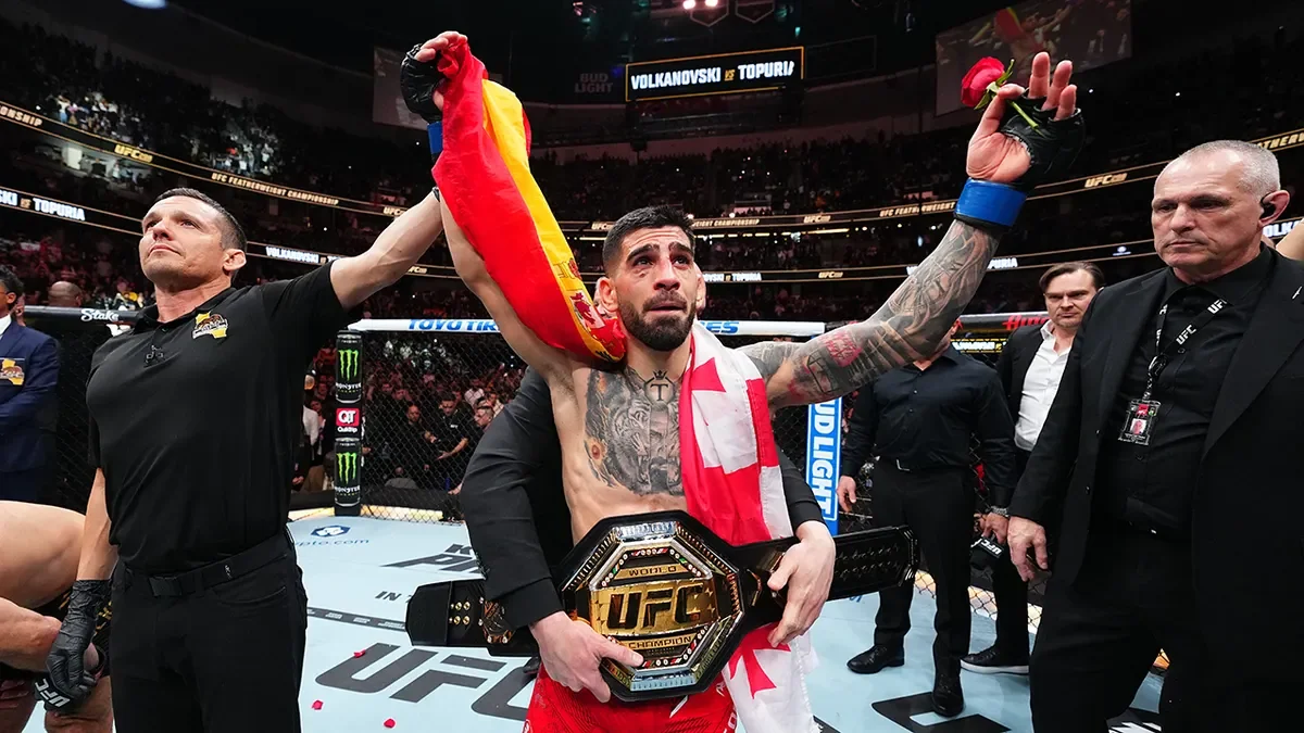 Топурия победил Оливейру и стал чемпионом UFC в легком весе