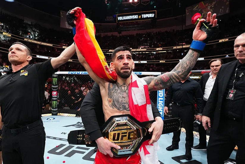 Топурия победил Оливейру и стал чемпионом UFC в легком весе