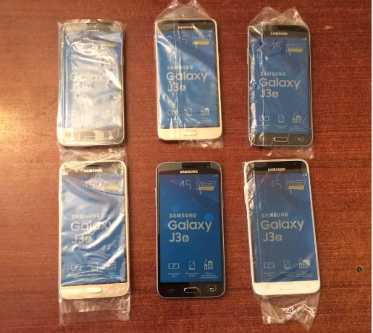 Azərbaycan gömrükçüləri avtomobilin torpedasında 6 ədəd mobil telefon aşkar edib